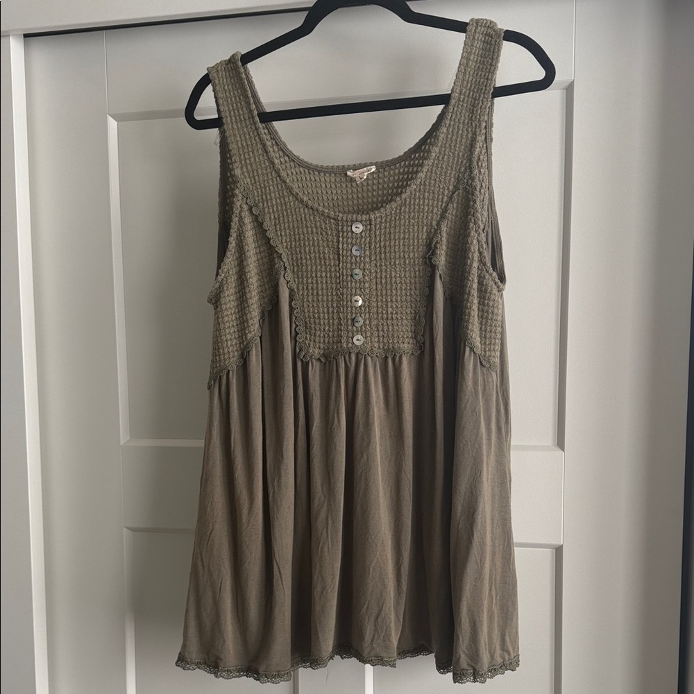 NWoT Women's POL Olive Flowy Tank